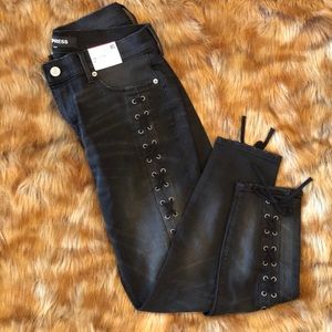 Distressed black jean legging